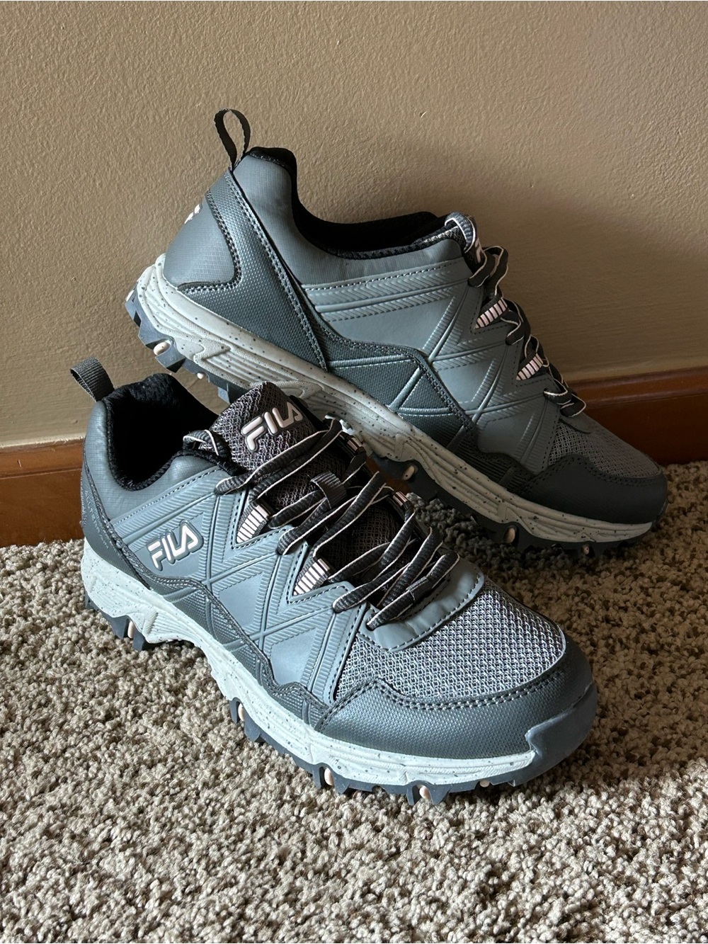 Fila Women's AT Peake 24 Trail Running Shoe in a gray & pink size 9